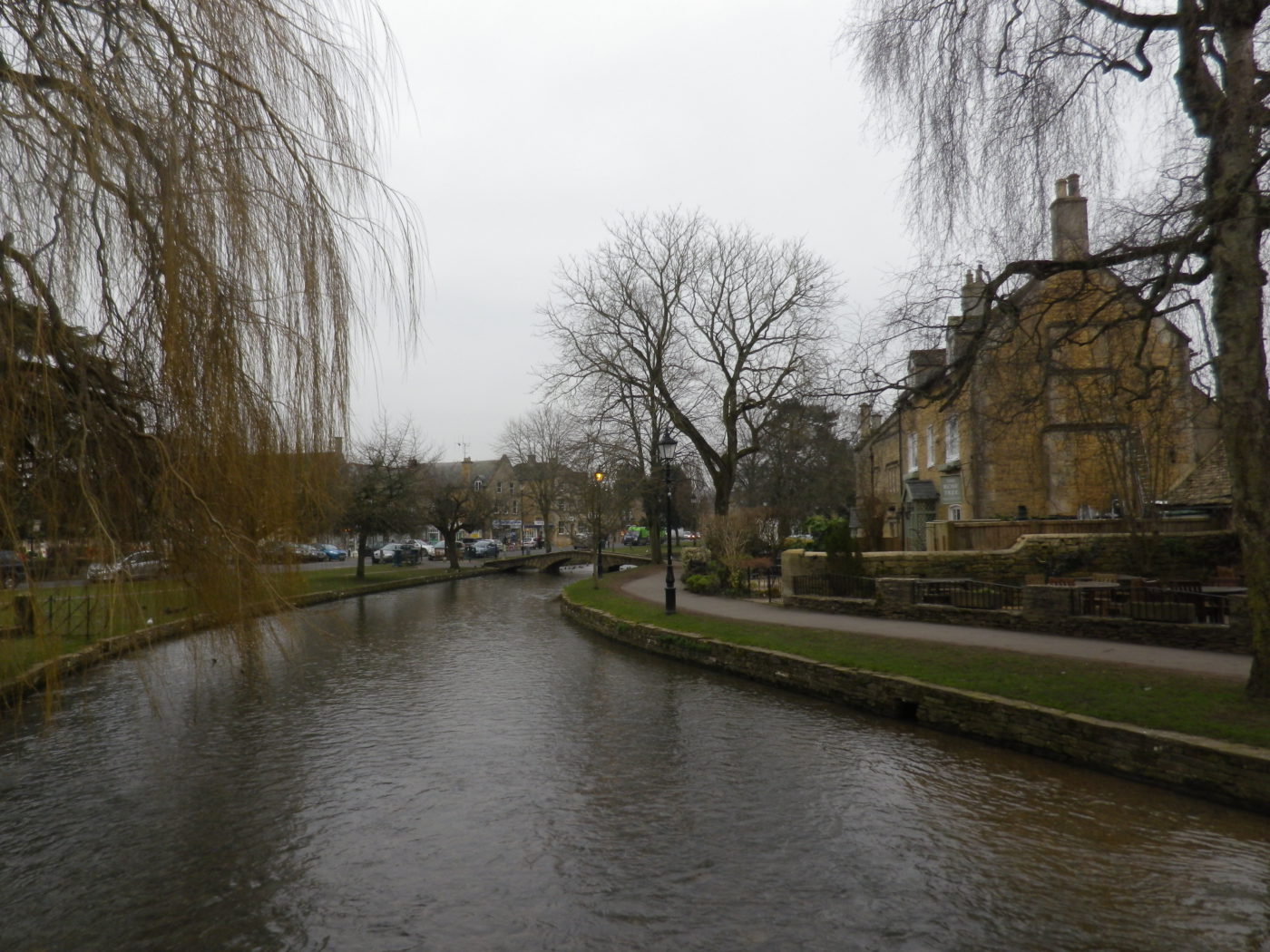 冬枯れコッツウォルズ　ハイキング